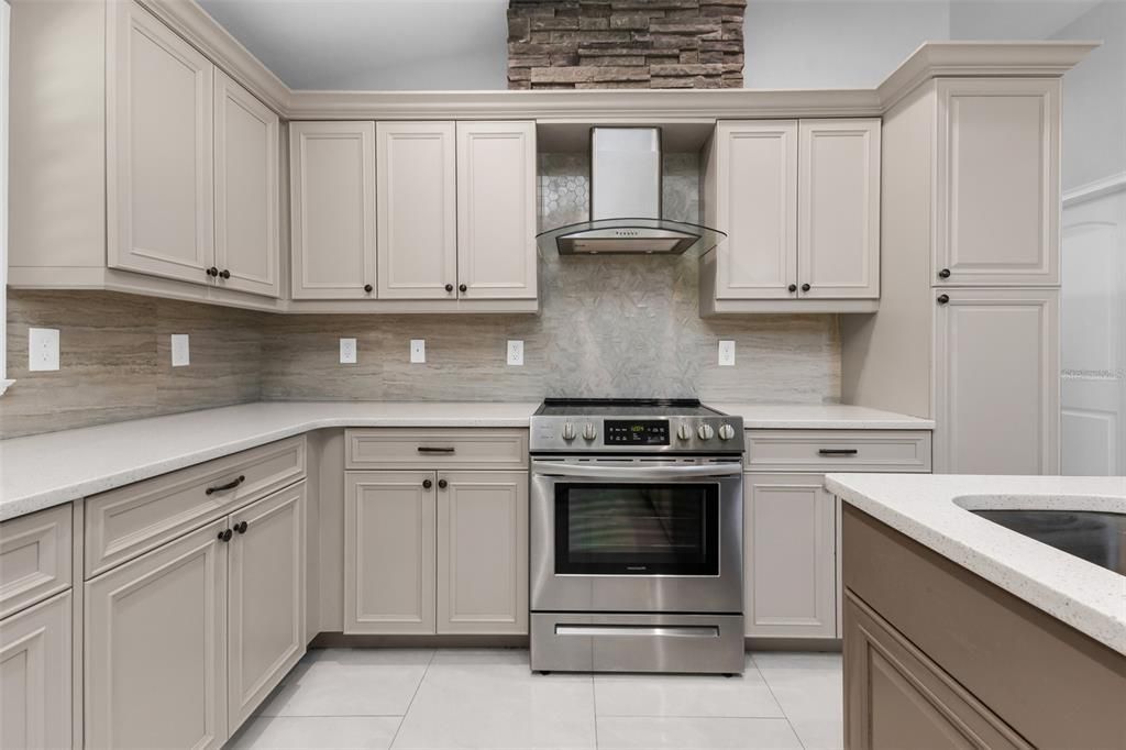 For Sale: $289,400 (3 beds, 2 baths, 1300 Square Feet)