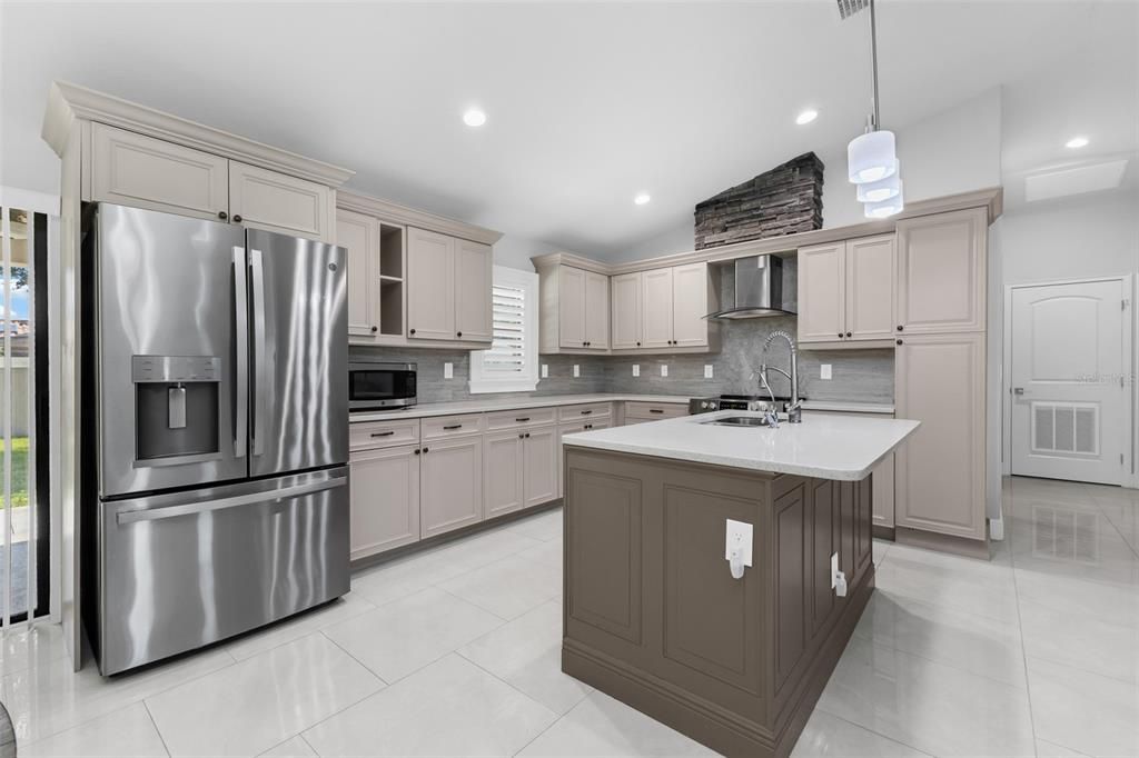 For Sale: $289,400 (3 beds, 2 baths, 1300 Square Feet)