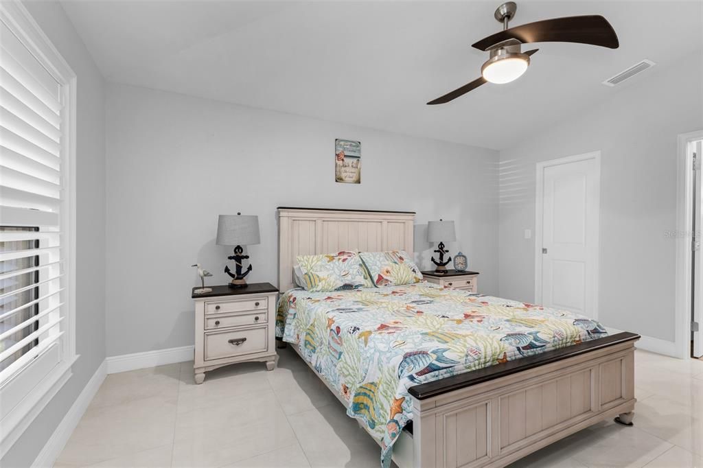 For Sale: $289,400 (3 beds, 2 baths, 1300 Square Feet)