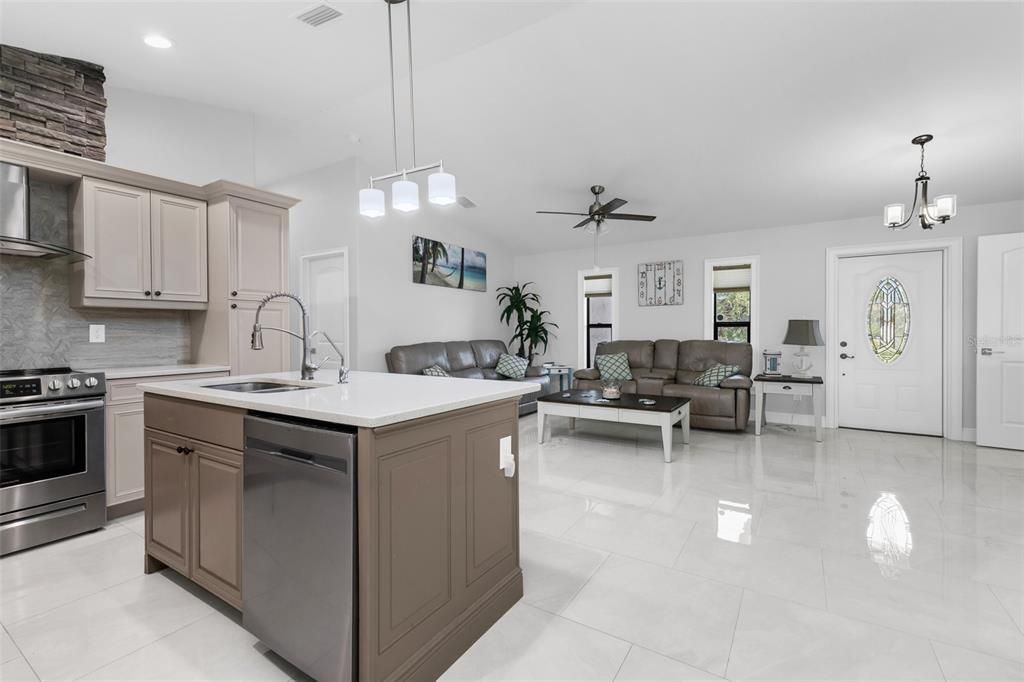 For Sale: $289,400 (3 beds, 2 baths, 1300 Square Feet)