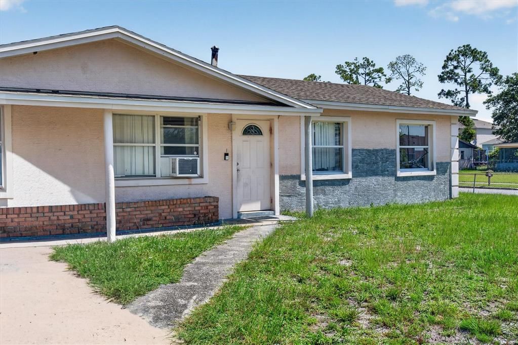 For Sale: $225,000 (3 beds, 1 baths, 1196 Square Feet)