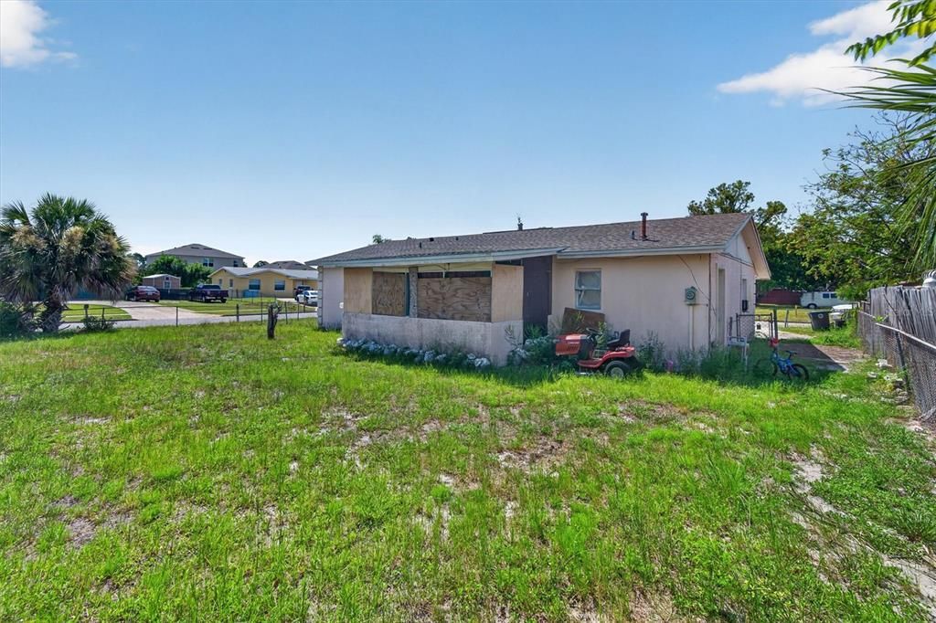 For Sale: $225,000 (3 beds, 1 baths, 1196 Square Feet)