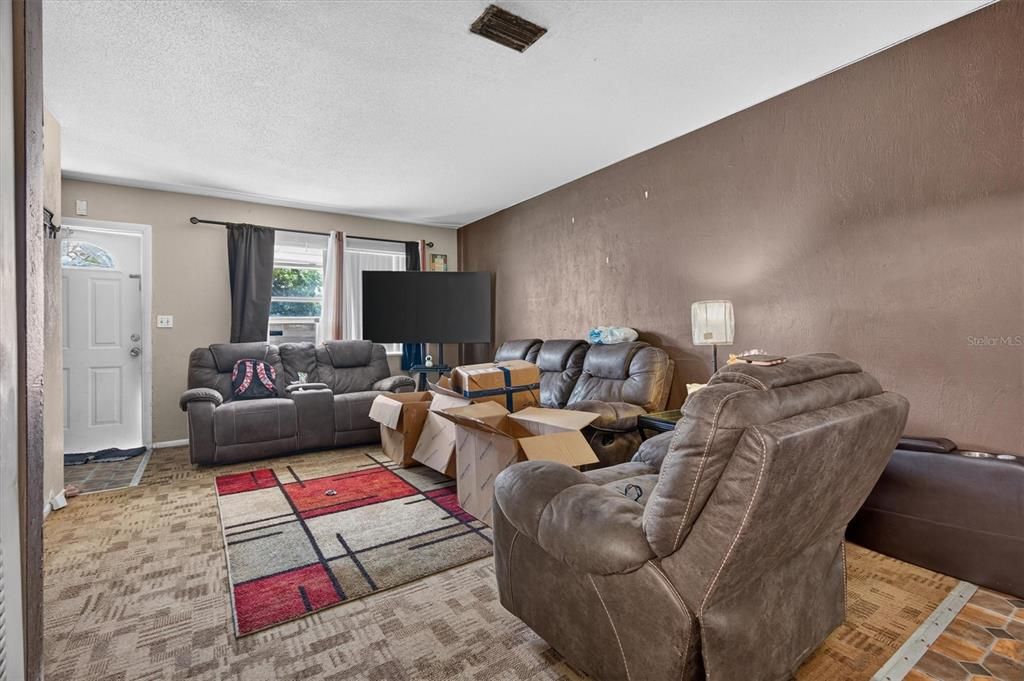 For Sale: $225,000 (3 beds, 1 baths, 1196 Square Feet)