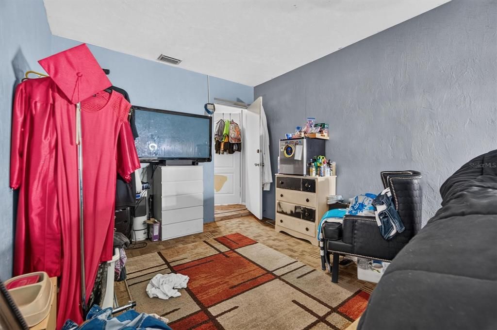 For Sale: $225,000 (3 beds, 1 baths, 1196 Square Feet)