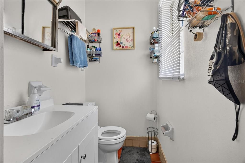 For Sale: $225,000 (3 beds, 1 baths, 1196 Square Feet)