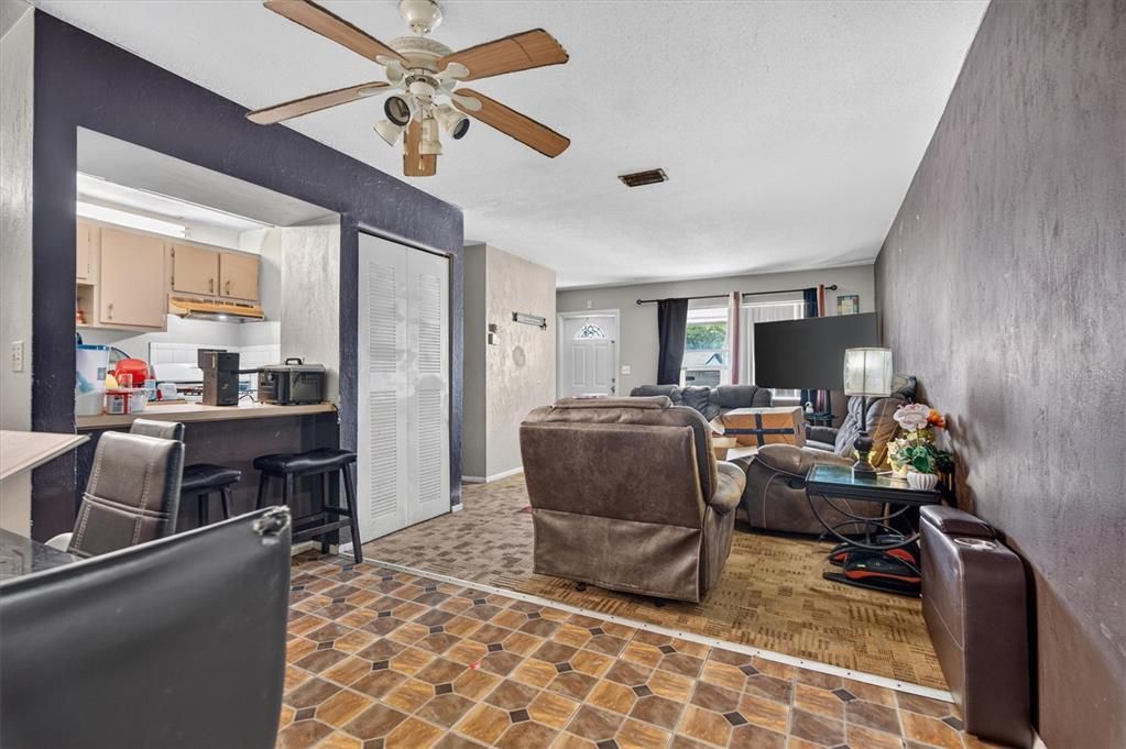 For Sale: $225,000 (3 beds, 1 baths, 1196 Square Feet)