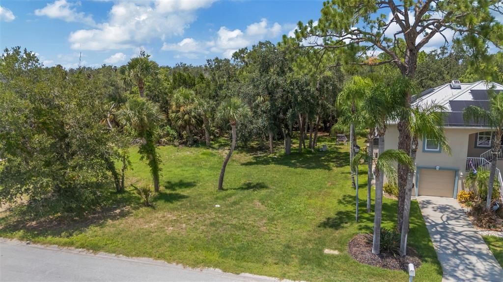 На продажу: $75,000 (0.27 acres)