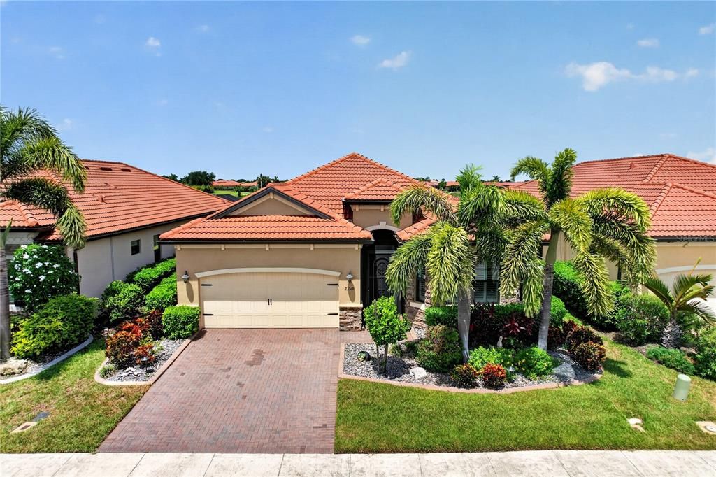 For Sale: $775,000 (3 beds, 2 baths, 2078 Square Feet)