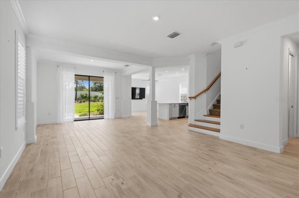 For Sale: $649,900 (4 beds, 2 baths, 2499 Square Feet)