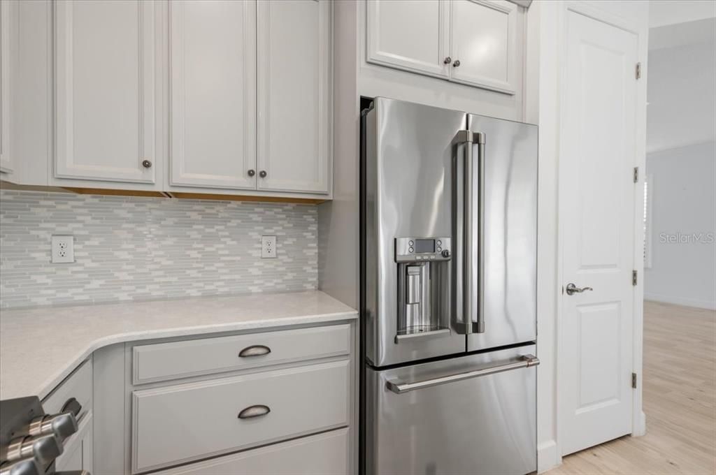 For Sale: $649,900 (4 beds, 2 baths, 2499 Square Feet)