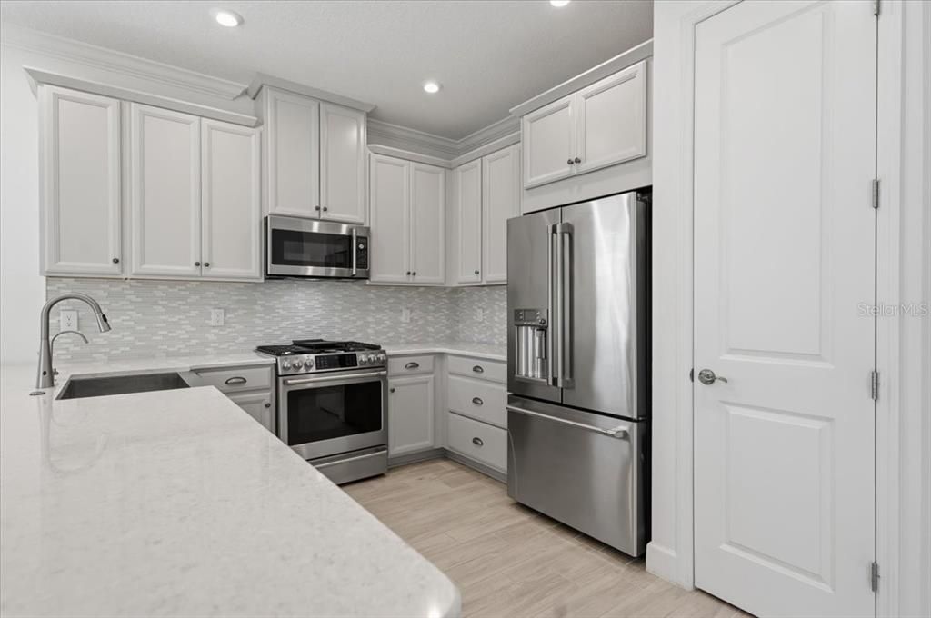 For Sale: $649,900 (4 beds, 2 baths, 2499 Square Feet)