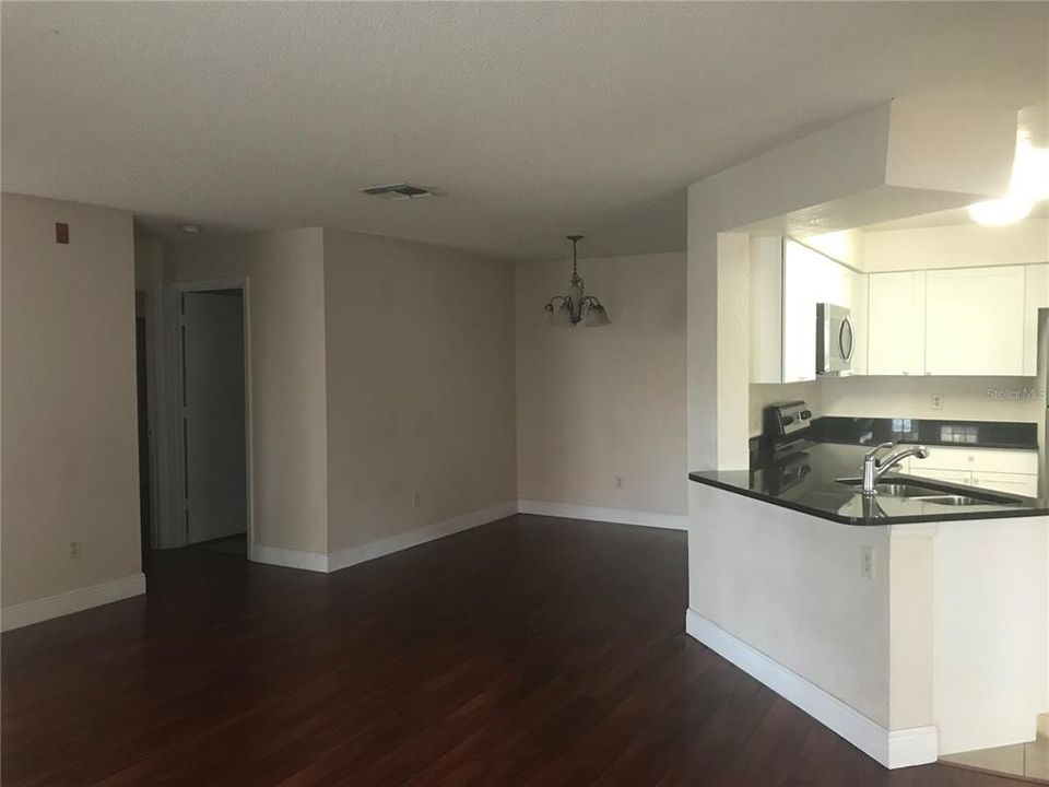 В аренду: $1,600 (2 спален, 2 ванн, 1007 Квадратных фут)
