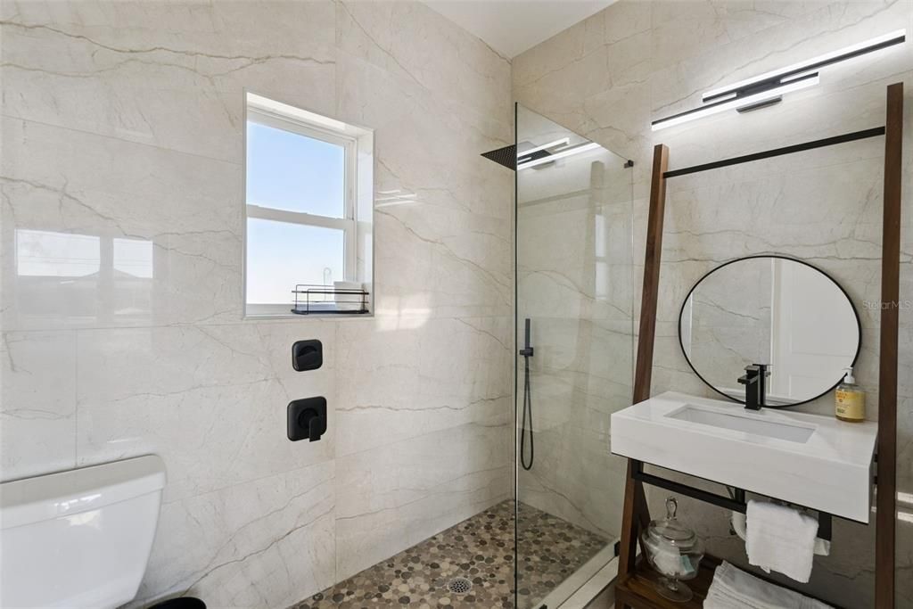 En Venta: $799,000 (3 camas, 3 baños, 1440 Pies cuadrados)