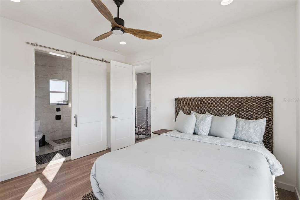 En Venta: $799,000 (3 camas, 3 baños, 1440 Pies cuadrados)