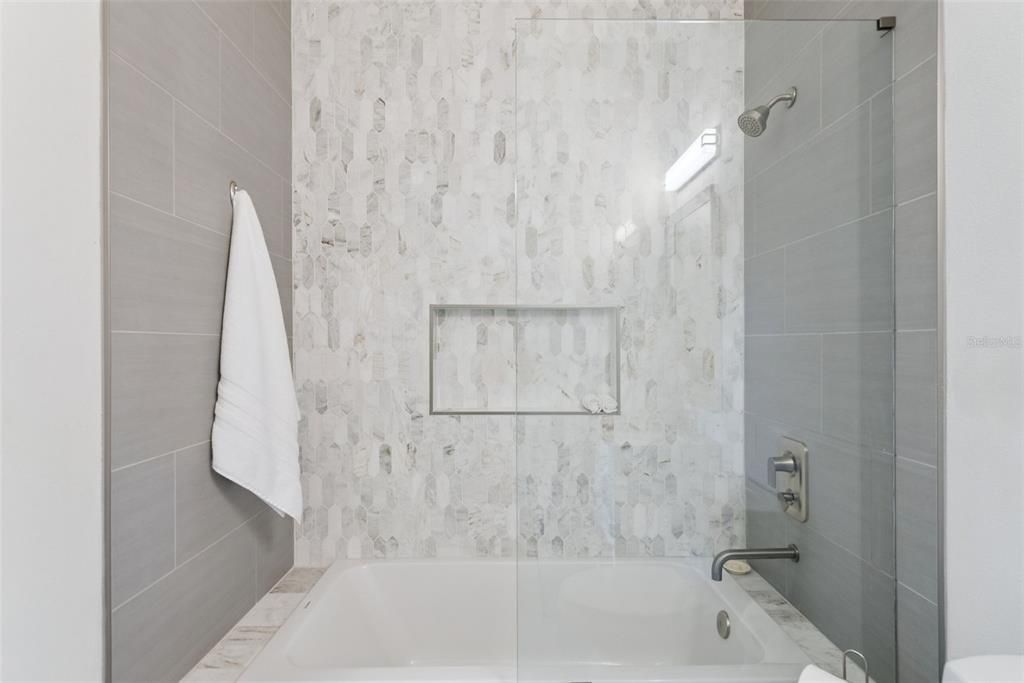 En Venta: $799,000 (3 camas, 3 baños, 1440 Pies cuadrados)