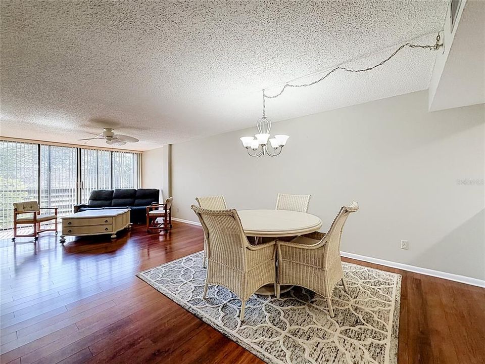 En Venta: $259,900 (2 camas, 2 baños, 970 Pies cuadrados)