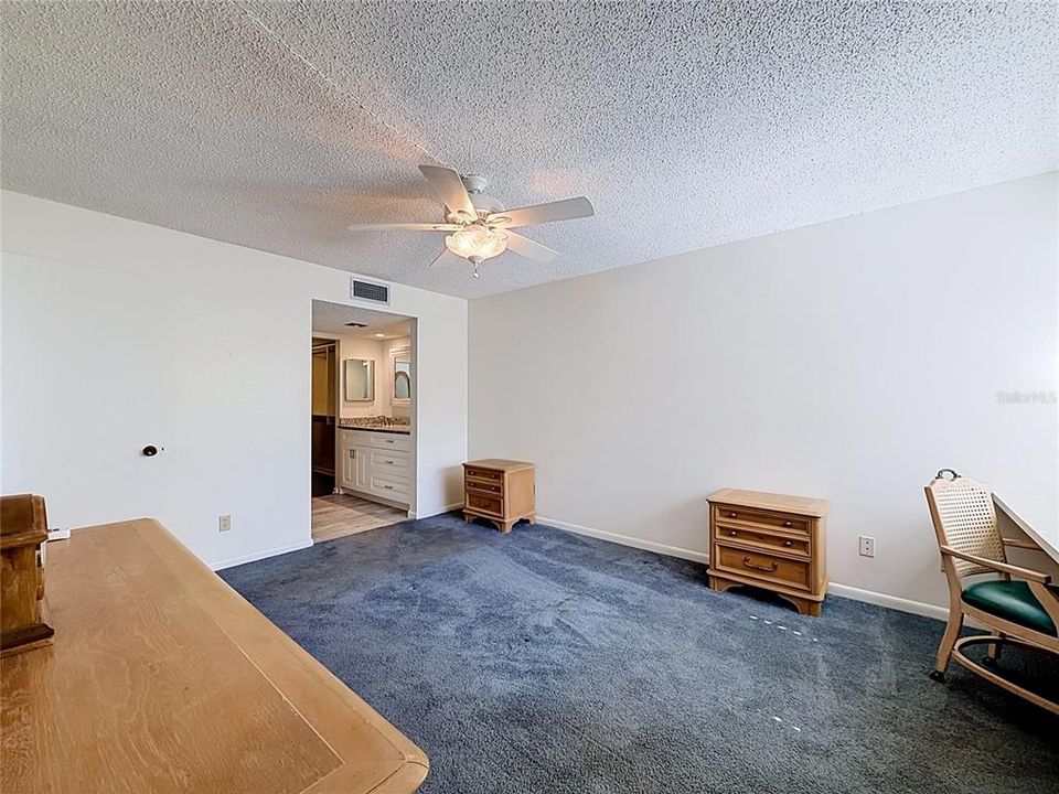 En Venta: $259,900 (2 camas, 2 baños, 970 Pies cuadrados)