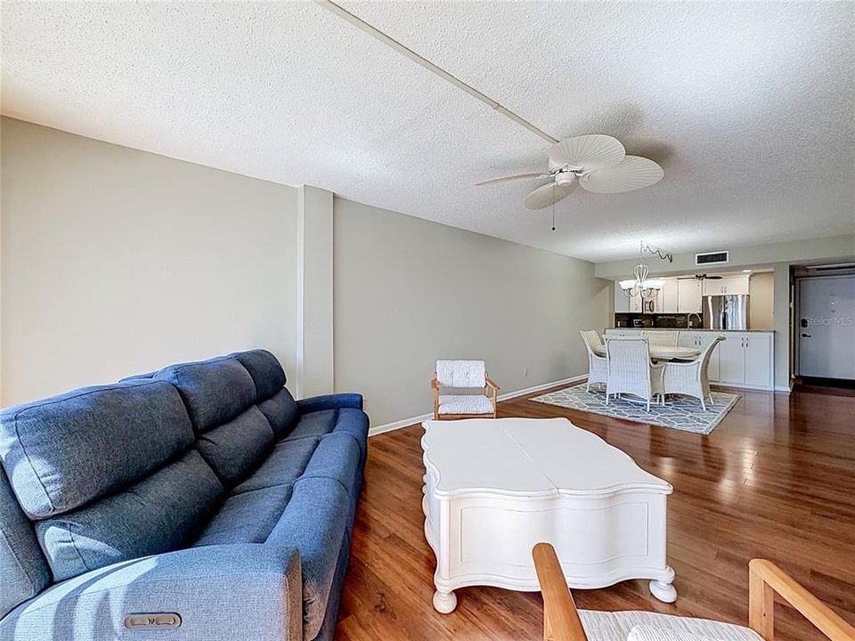 En Venta: $259,900 (2 camas, 2 baños, 970 Pies cuadrados)