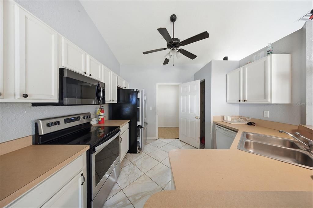 For Sale: $199,000 (3 beds, 2 baths, 1403 Square Feet)