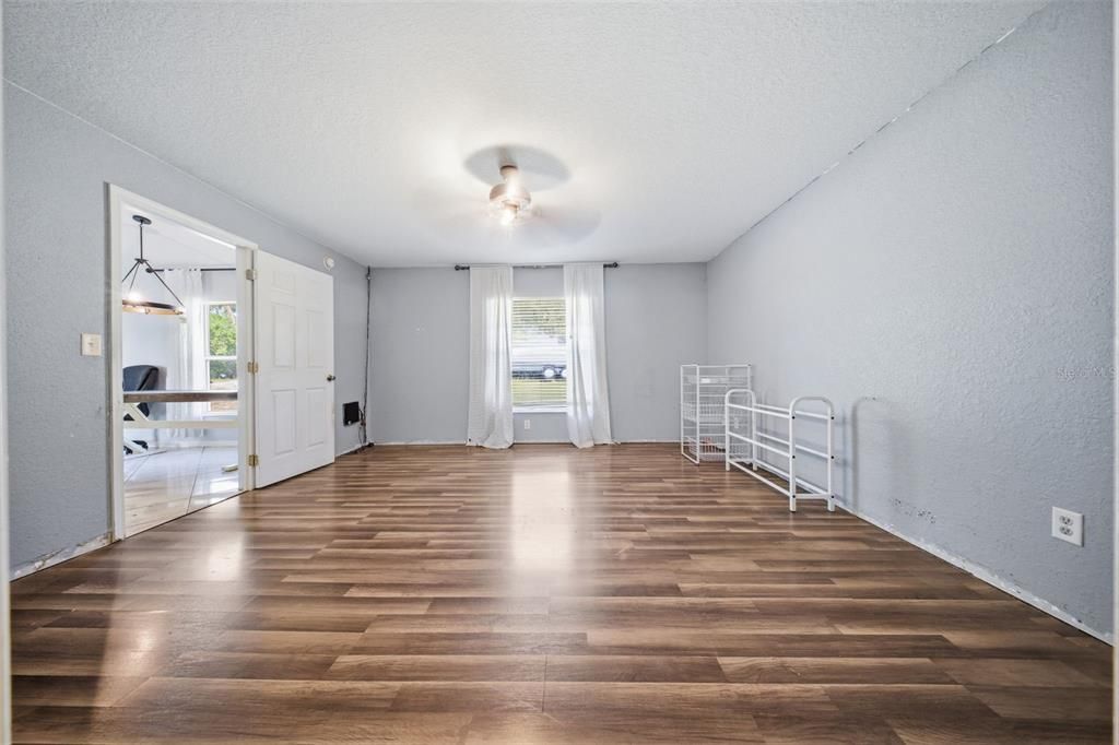 For Sale: $199,000 (3 beds, 2 baths, 1403 Square Feet)