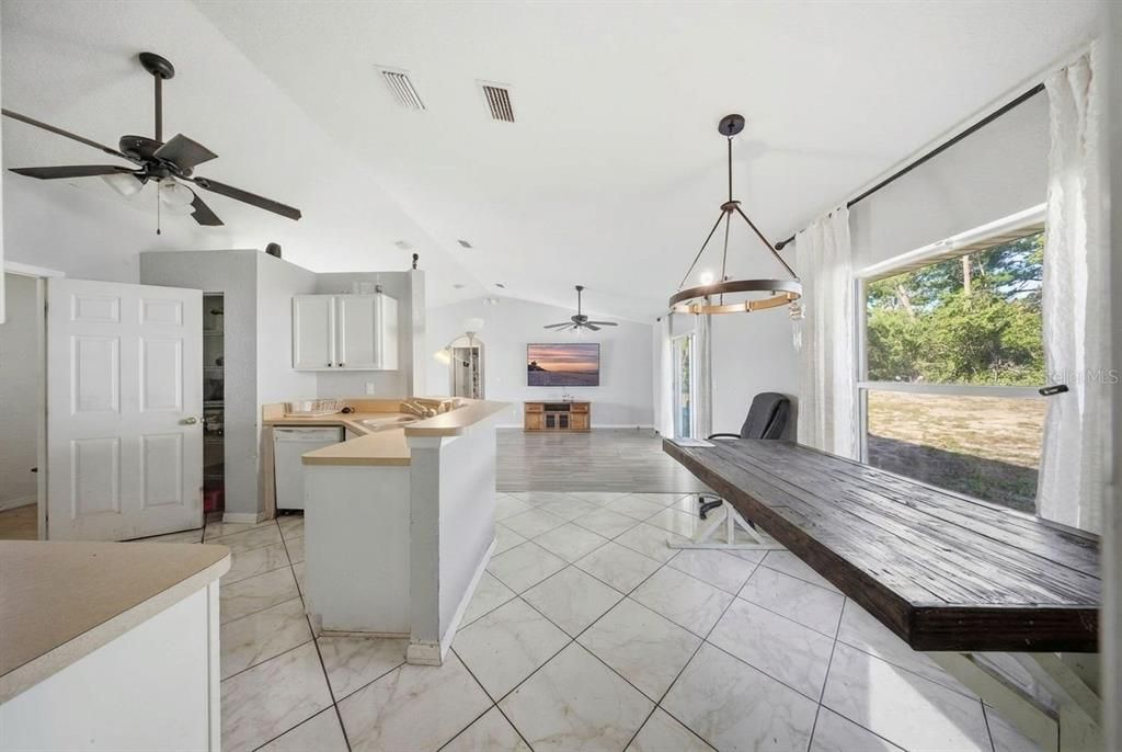 For Sale: $199,000 (3 beds, 2 baths, 1403 Square Feet)