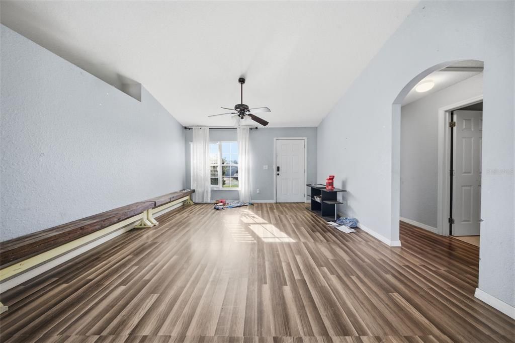 For Sale: $199,000 (3 beds, 2 baths, 1403 Square Feet)