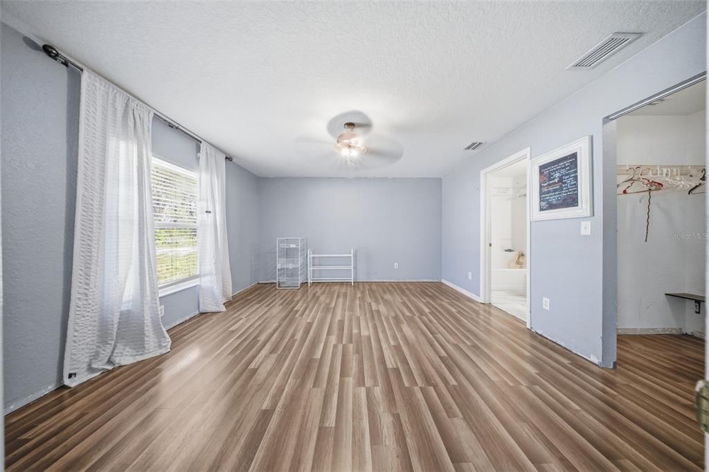 For Sale: $199,000 (3 beds, 2 baths, 1403 Square Feet)