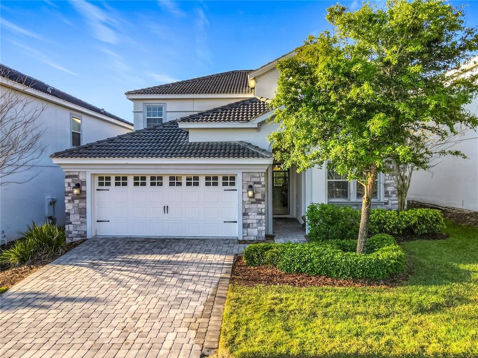 For Sale: $595,000 (6 beds, 5 baths, 3063 Square Feet)