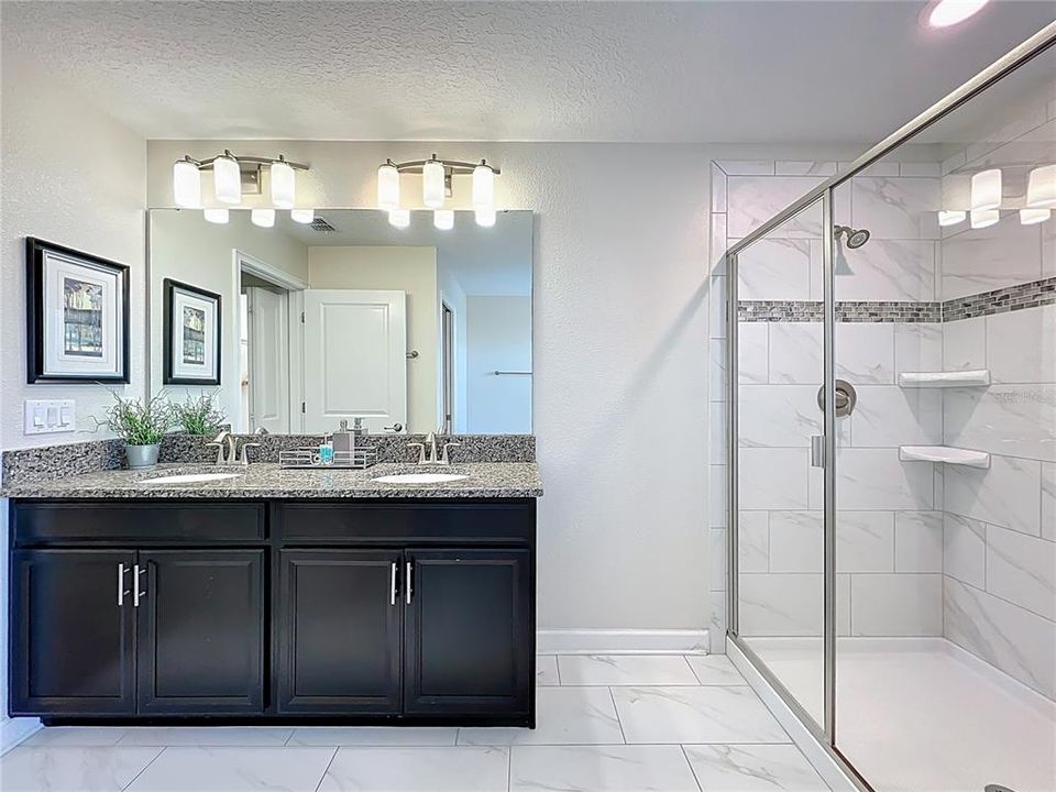 For Sale: $595,000 (6 beds, 5 baths, 3063 Square Feet)