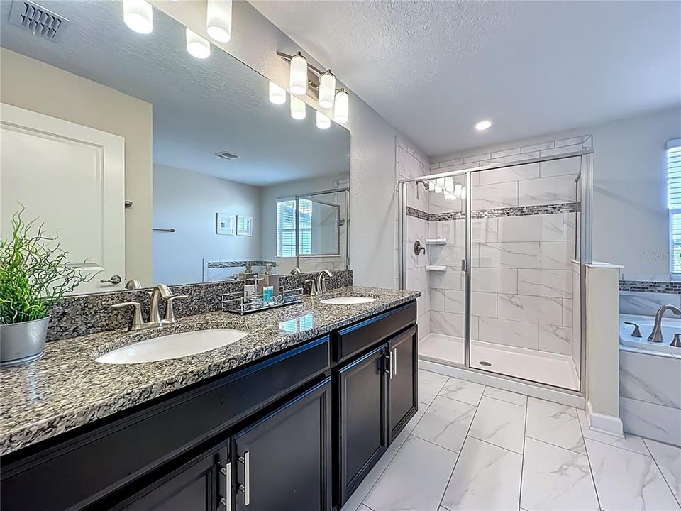 For Sale: $595,000 (6 beds, 5 baths, 3063 Square Feet)