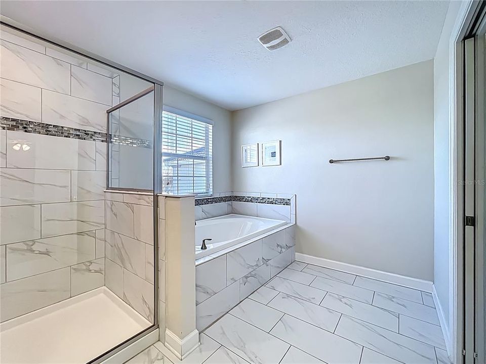 For Sale: $595,000 (6 beds, 5 baths, 3063 Square Feet)