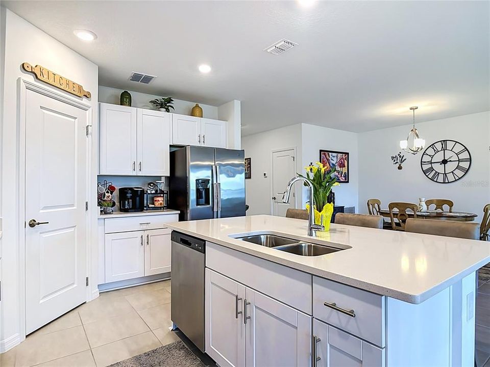 For Sale: $418,000 (4 beds, 2 baths, 1819 Square Feet)