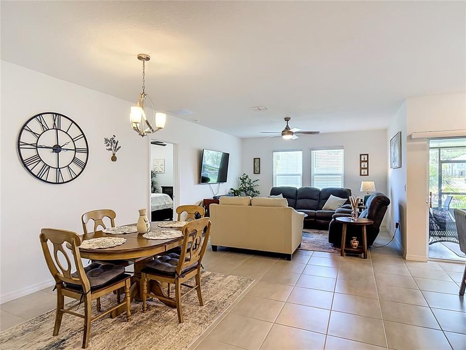 For Sale: $418,000 (4 beds, 2 baths, 1819 Square Feet)