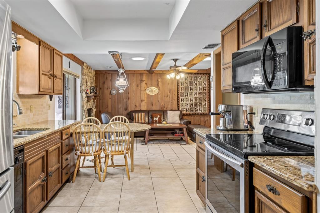 На продажу: $469,000 (3 спален, 2 ванн, 2061 Квадратных фут)