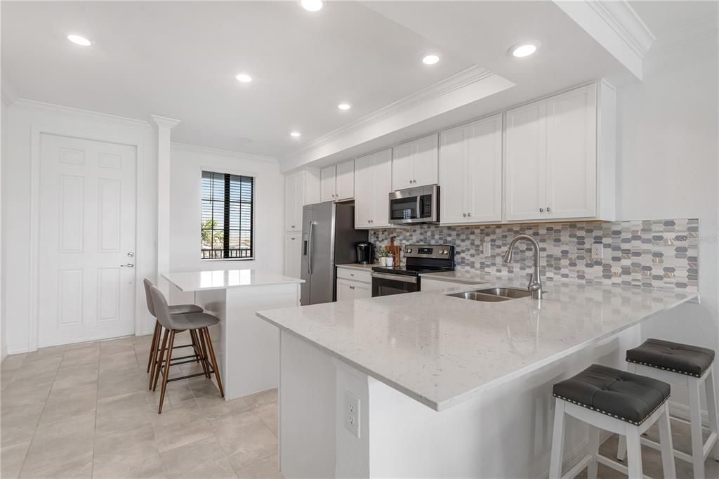 For Rent: $2,100 (2 beds, 2 baths, 1121 Square Feet)