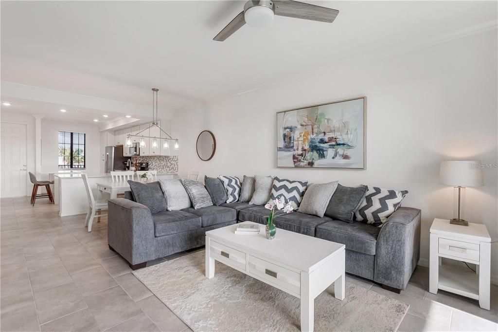For Rent: $2,100 (2 beds, 2 baths, 1121 Square Feet)