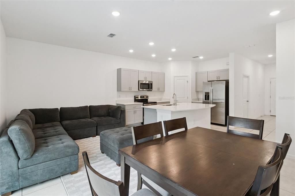 En Venta: $310,000 (3 camas, 2 baños, 1407 Pies cuadrados)