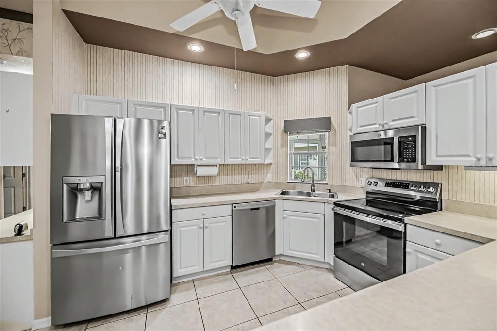 For Sale: $329,900 (3 beds, 2 baths, 1561 Square Feet)