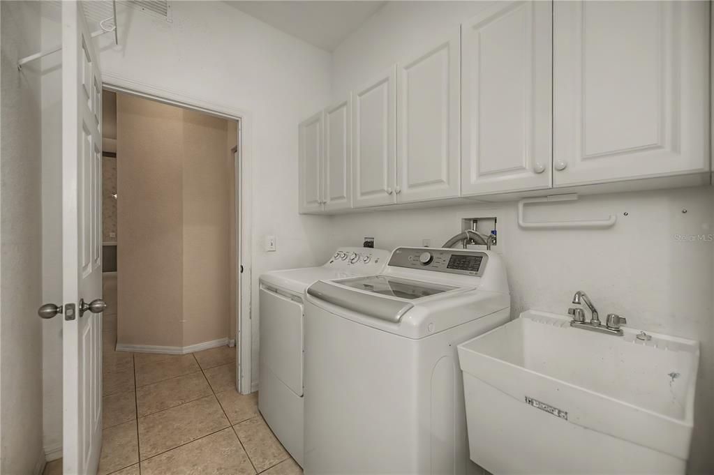 For Sale: $329,900 (3 beds, 2 baths, 1561 Square Feet)
