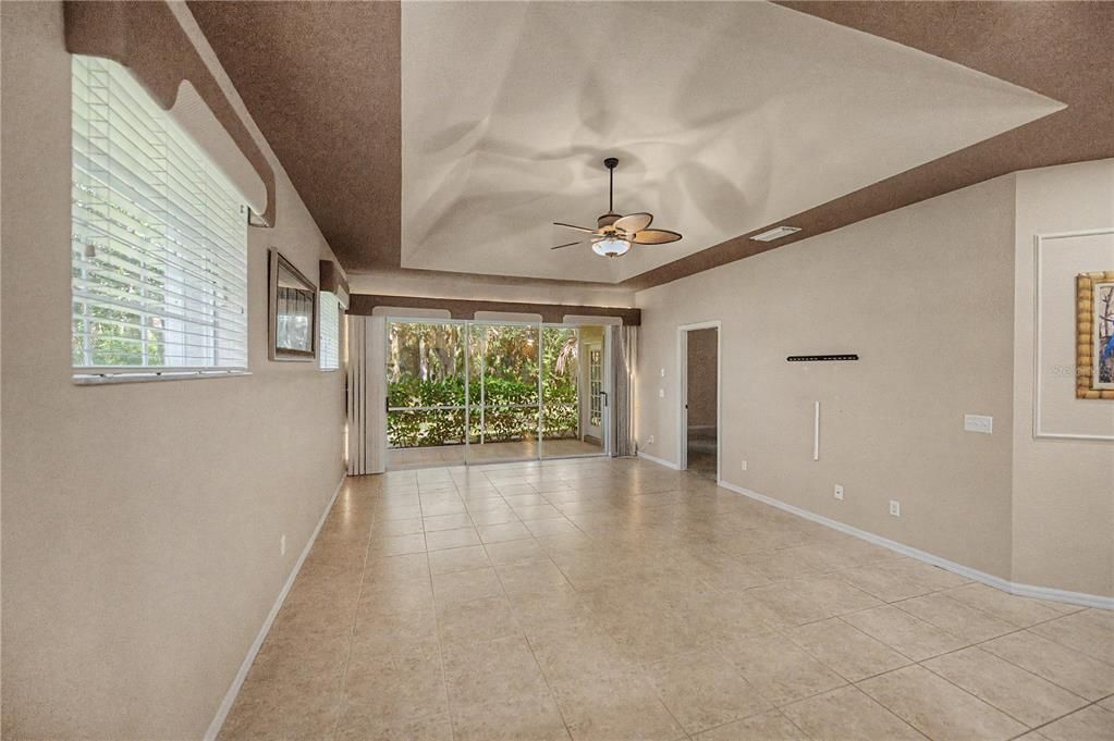 For Sale: $329,900 (3 beds, 2 baths, 1561 Square Feet)