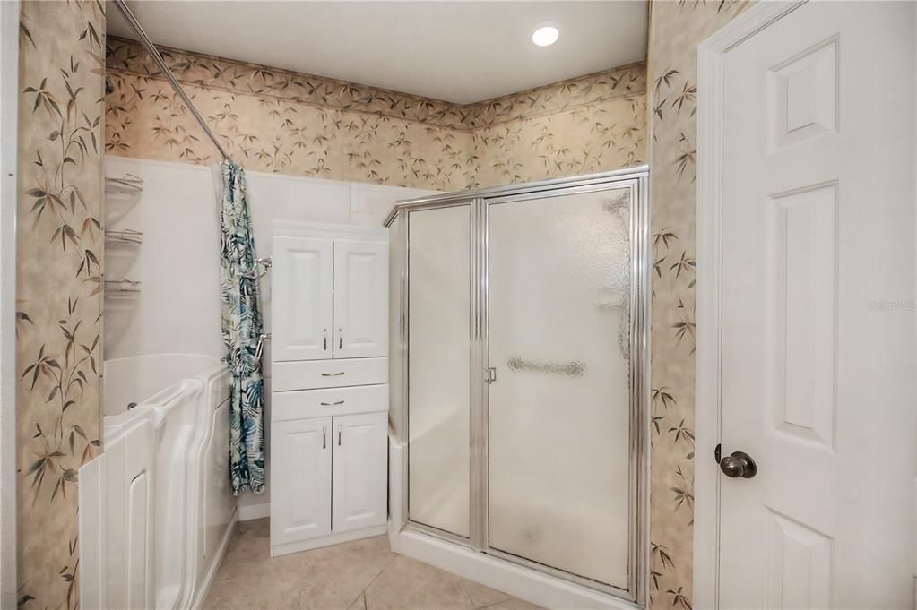 For Sale: $329,900 (3 beds, 2 baths, 1561 Square Feet)