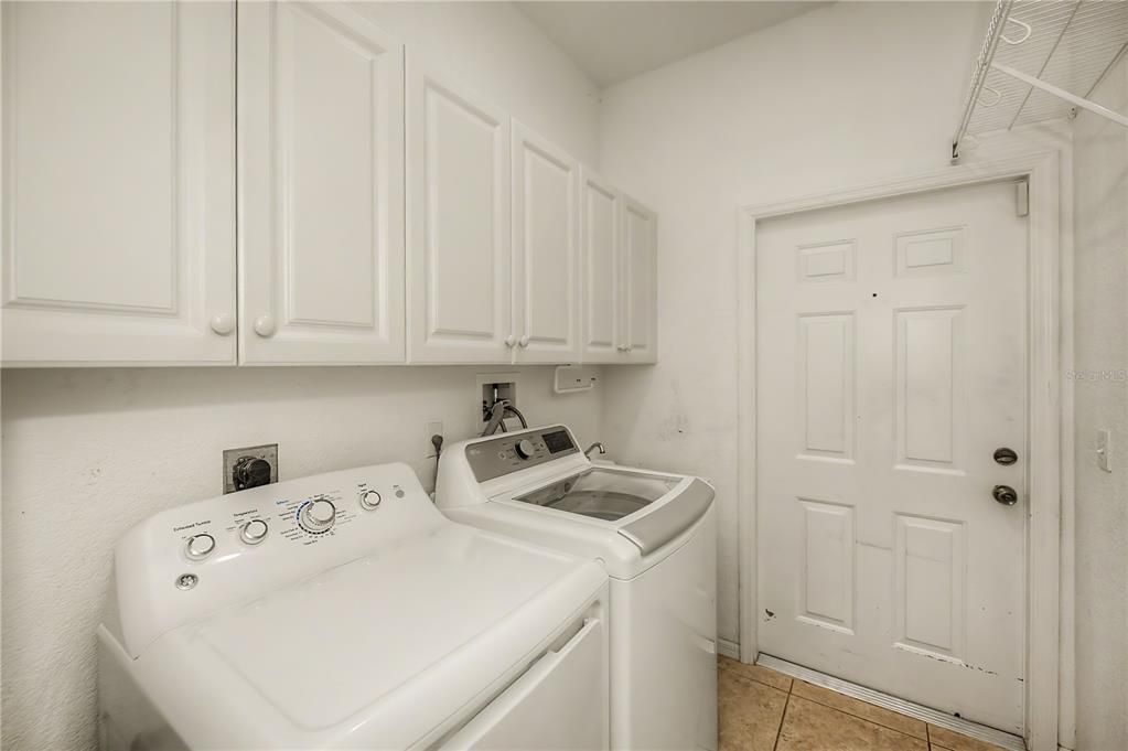 For Sale: $329,900 (3 beds, 2 baths, 1561 Square Feet)