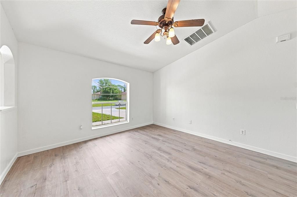 For Sale: $250,000 (3 beds, 2 baths, 1226 Square Feet)