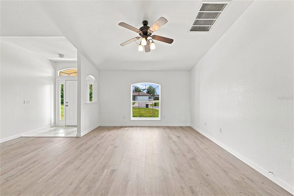 For Sale: $250,000 (3 beds, 2 baths, 1226 Square Feet)