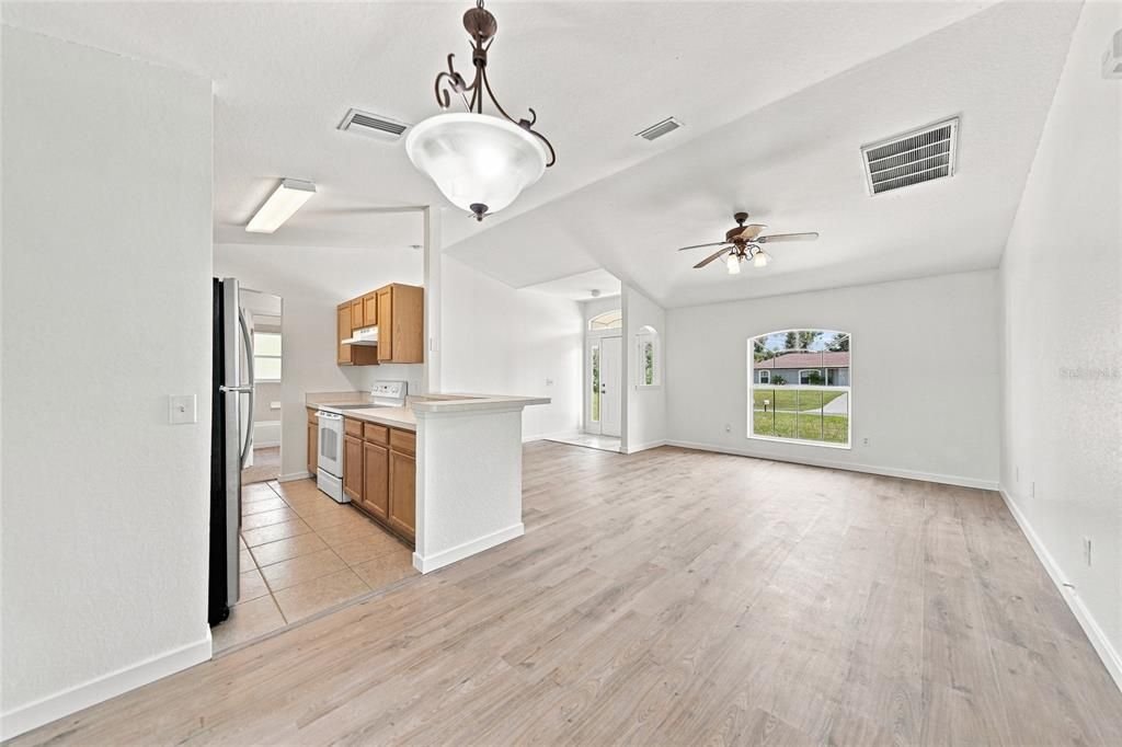 For Sale: $250,000 (3 beds, 2 baths, 1226 Square Feet)