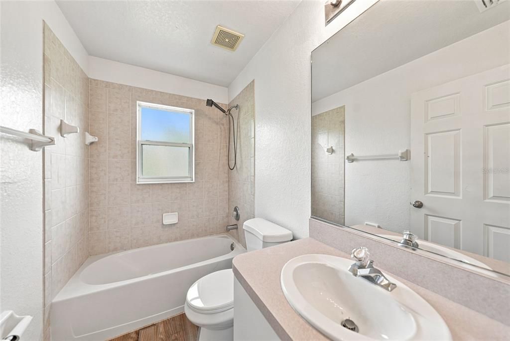 For Sale: $250,000 (3 beds, 2 baths, 1226 Square Feet)