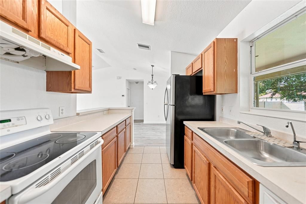 For Sale: $250,000 (3 beds, 2 baths, 1226 Square Feet)