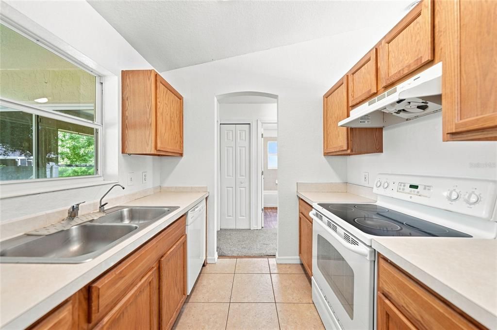 For Sale: $250,000 (3 beds, 2 baths, 1226 Square Feet)