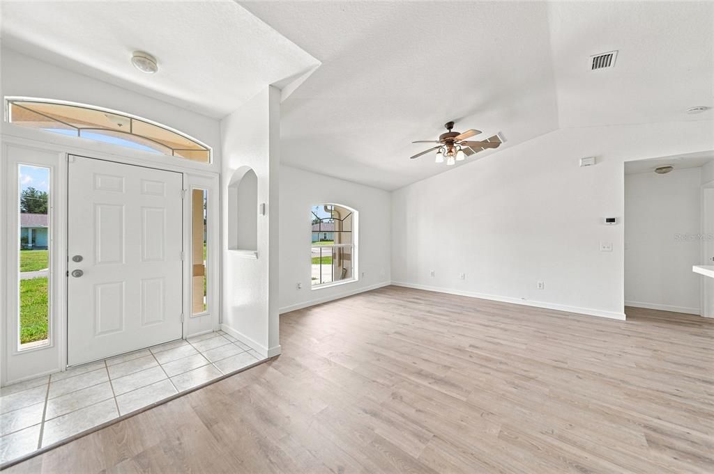 For Sale: $250,000 (3 beds, 2 baths, 1226 Square Feet)