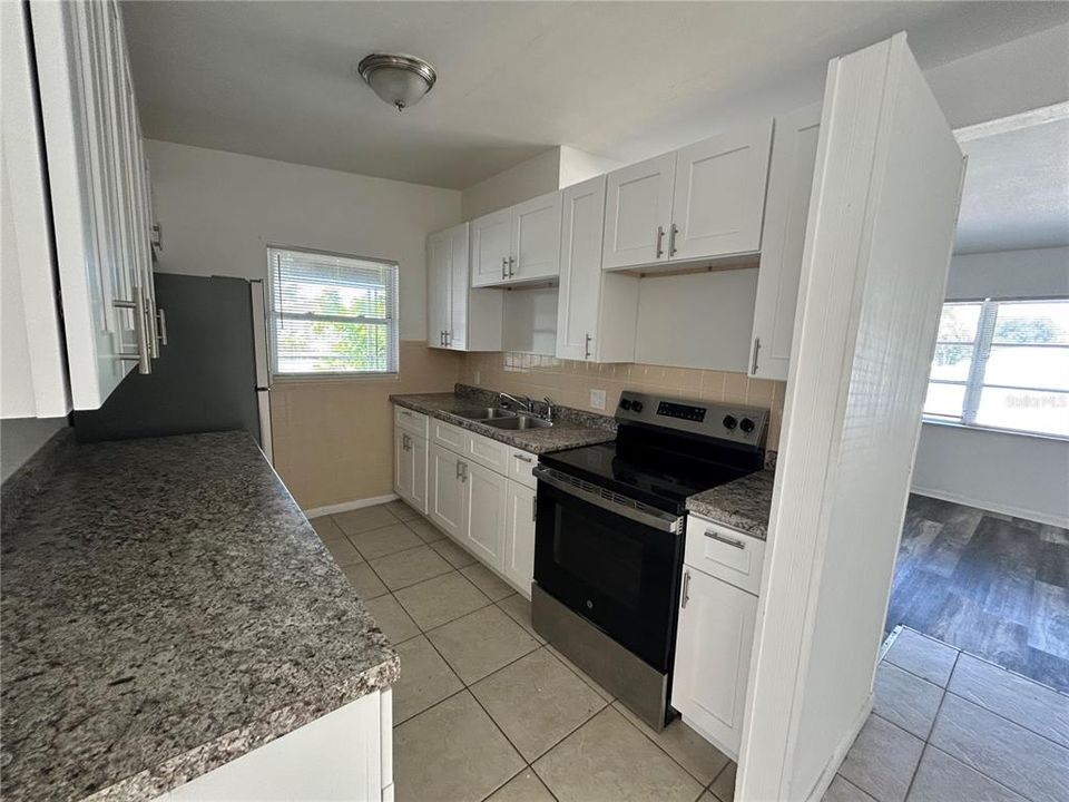 For Sale: $149,900 (2 beds, 1 baths, 768 Square Feet)
